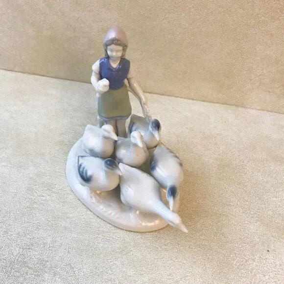 Gerold Porzellan Bavaria Western Germany Figurine Girl Geese Ducks collectors - Picture 11 of 12